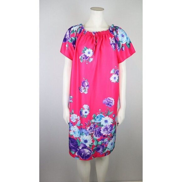 VINTAGE WOMEN'S BRIGHT PINK FLORAL PRINT HOUSEDRESS MUU MUU - SIZE S/M - POCKETS - Picture 1 of 6